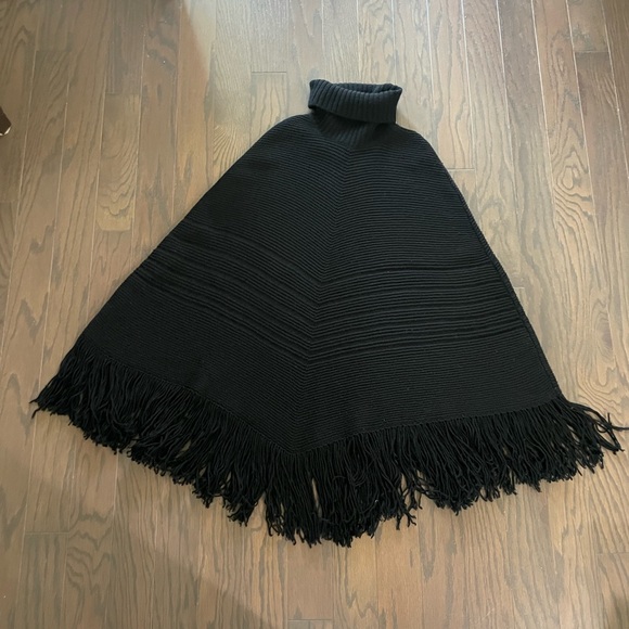 Banana Republic Black Turtleneck Poncho Sweater Fringe Merino Wool Size M/L - Picture 8 of 10